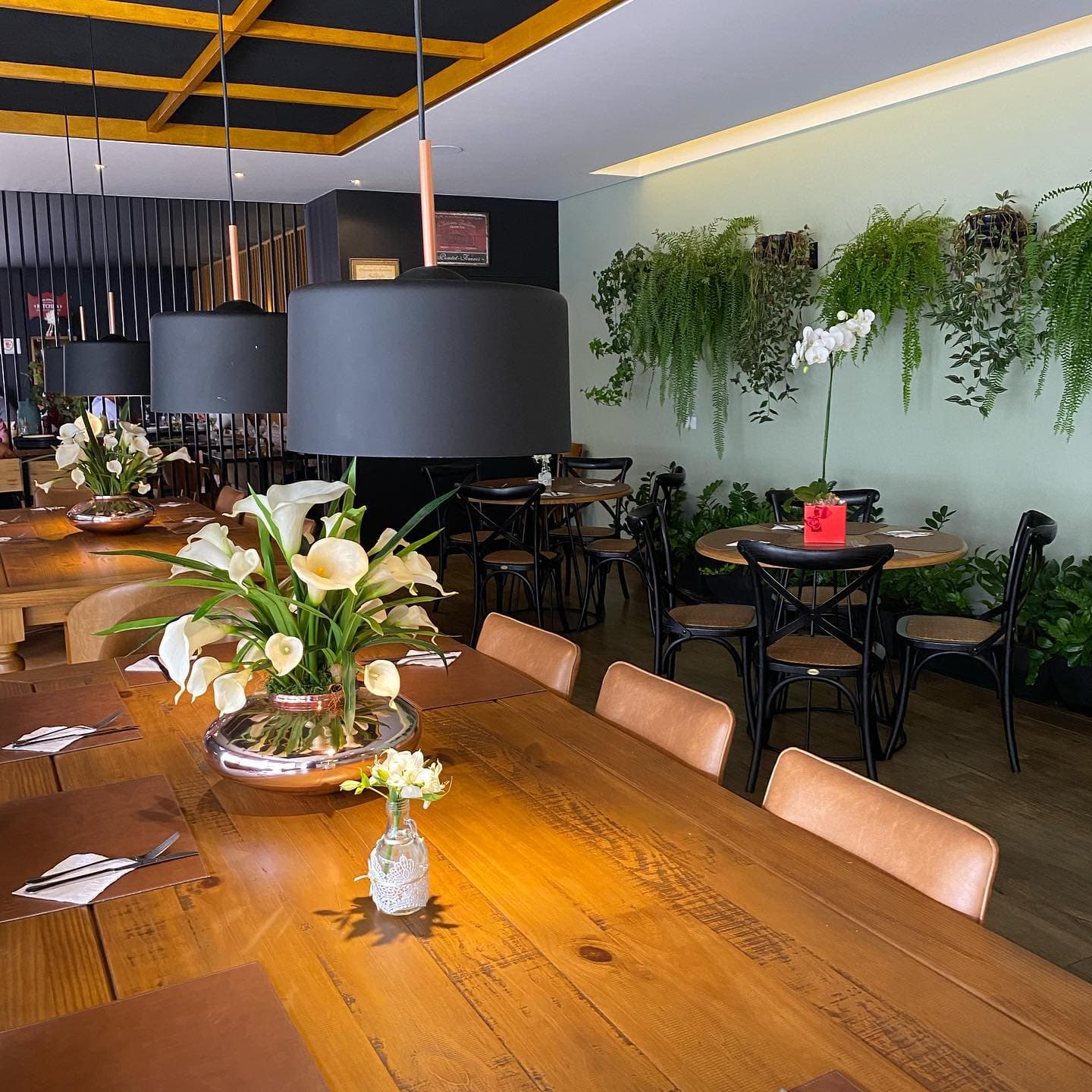 O Lelui Bar e Cozinha é o novo espaço gastronômico na Zona Norte de São Paulo . O cardápio é assinado pelo chef italiano Augusto Piras, uma das maiores referências  em cozinha mediterrânea no Brasil e no  mundo e a cozinha é comandada pelo chef Ed Bezerra. As grandes atrações da casa são os deliciosos pratos com Polvo ou Bacalhau, mas não deixe de experimentar as massas, frutos do mar, carnes, e as sobremesas que são um sonho à parte.