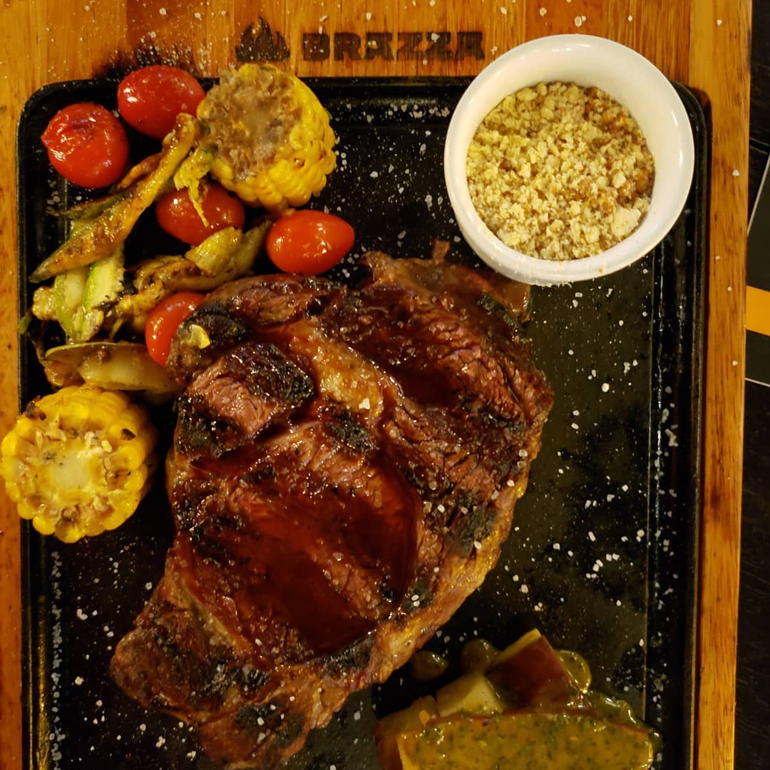 Comida tarde da noite · Mesas externas · Casual