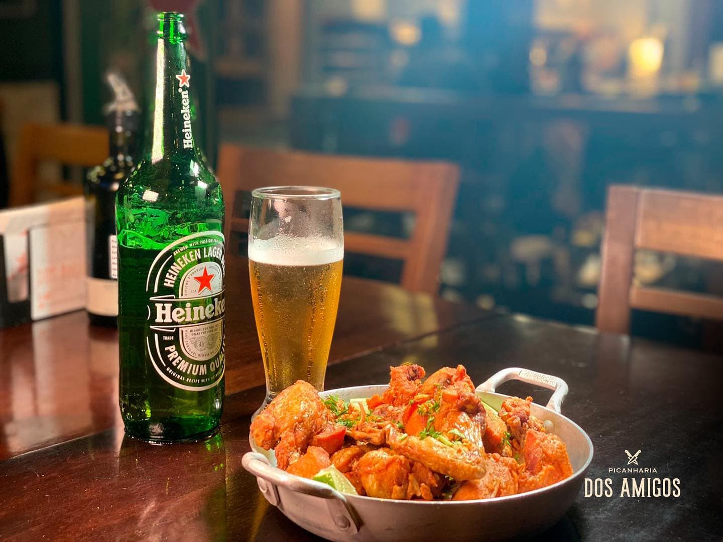 Casual, bom para ir em grupo.