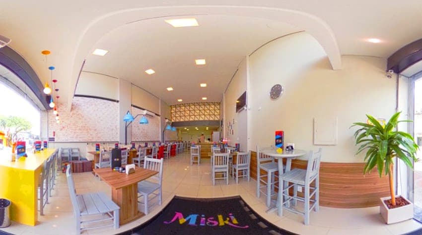Miski Sorveteria & Cafeteria é o lugar ideal para quem gosta de sorvete, muito chocolate e badalação. Inaugurada hà cerca de 8 meses está entre os pontos mais charmosos da cidade. 

Entre um café quentinho e um sorvete gelado, fique com os dois!