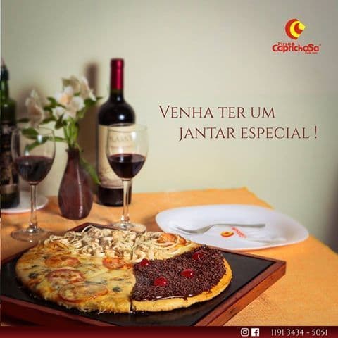 Oferecemos um cardápio exclusivamente dedicado a pizzas, com mais de 60 tipos de recheios salgados