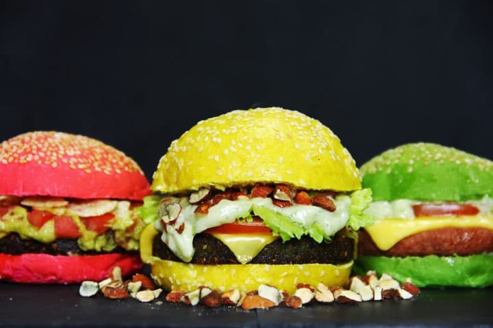 SOMOS UMA HAMBURGUERIA FORA DA CAIXA