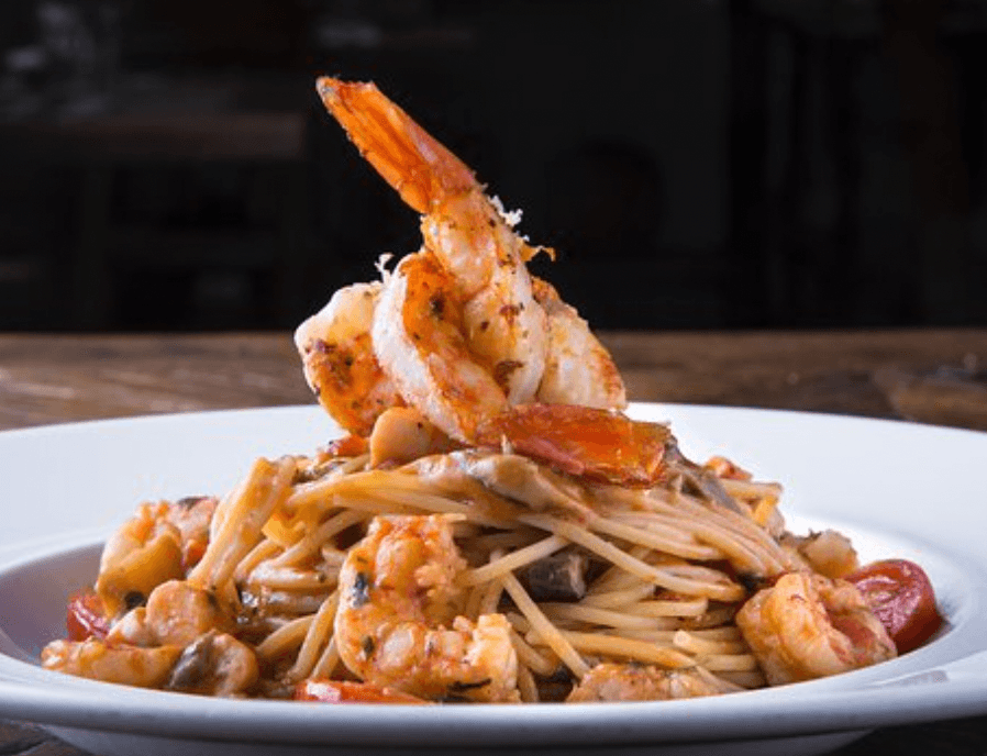O restaurante tem inspiração italiana e traz pratos típicos de trattoria. As massas frescas são feitas na casa diariamente.
As pizzas seguem o estilo napolitano, certificadas pela apn (a associação dos pizzaiolos da itália).