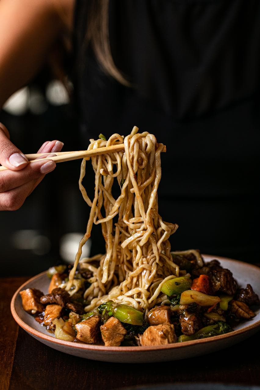 Restaurante sofisticado que serve comida japonesa à vontade ou à la carte. Ingredientes frescos e selecionados chegam todos os dias para compor à sua mesa com cores vivas, proporcionando o máximo de sabor de cada item de nosso cardápio.