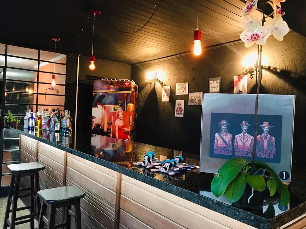 O conceito de Hostel faz referência a um tipo de hospedagem descontraído onde prevalece o intercâmbio cultural e o respeito por tudo que nos rodeia!