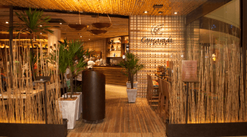 O Camarada Camarão é um restaurante informal, rústico e elegante, decorado com lembranças do mar que inaugurou sua primeira operação em dezembro de 2005. Ele traz a ideia de um restaurante com decoração moderna, rústica, regional e que remete às lembranças do mar, oferecendo pratos fartos, saborosos e criativos . Sendo a 4° inauguração da rede, o Camarada Camarão New York City Center, na Barra da Tijuca inaugurou em 04 de abril de 2016. Esta casa contempla espaço Camaradinha, músicas Ao Vivo e espaço para Eventos.