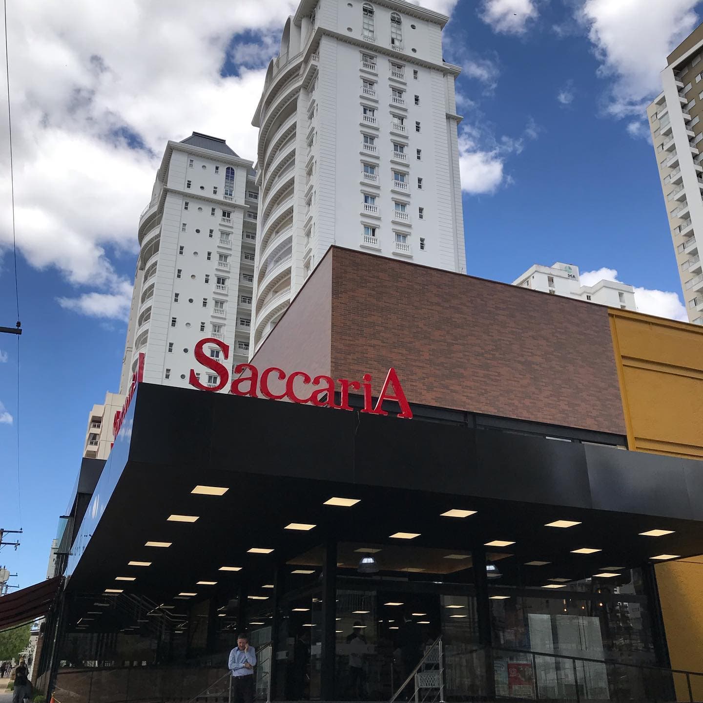 Chopperia, Gastronomia, Produtos Importados, Gelateria, Padaria, Hortifruti, Pizzaria, Café da Tarde, Loja de Bebidas, Lazer e Diversão.