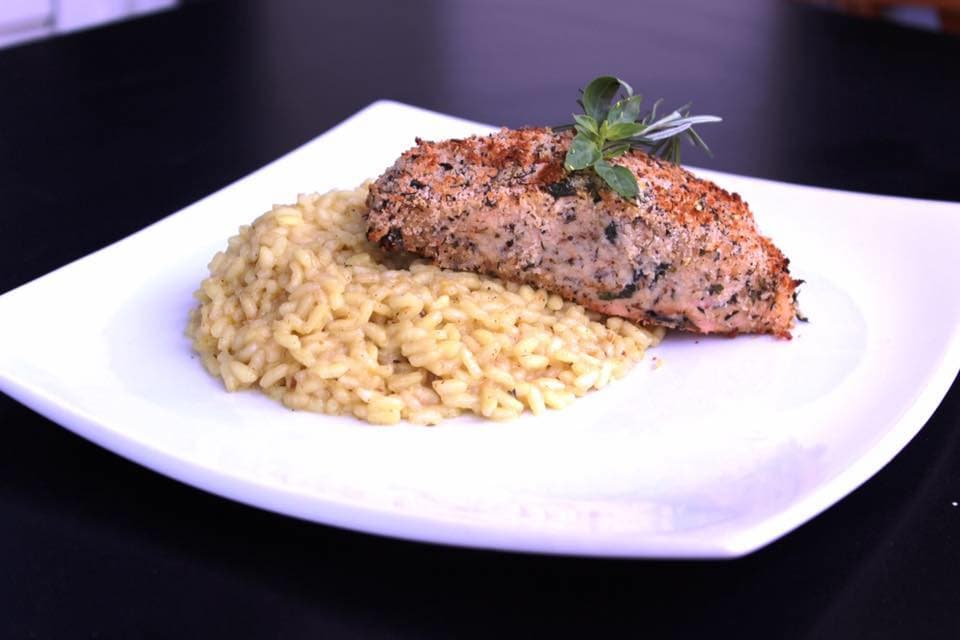 A Formato é uma pizzaria com sabores e sensações que convidam os sentidos a uma experiência única! Um ambiente agradável e atendimento exclusivo que atrai um público descontraído e variado. Venha conhecer nossa estrutura, produtos e serviço diferenciados!