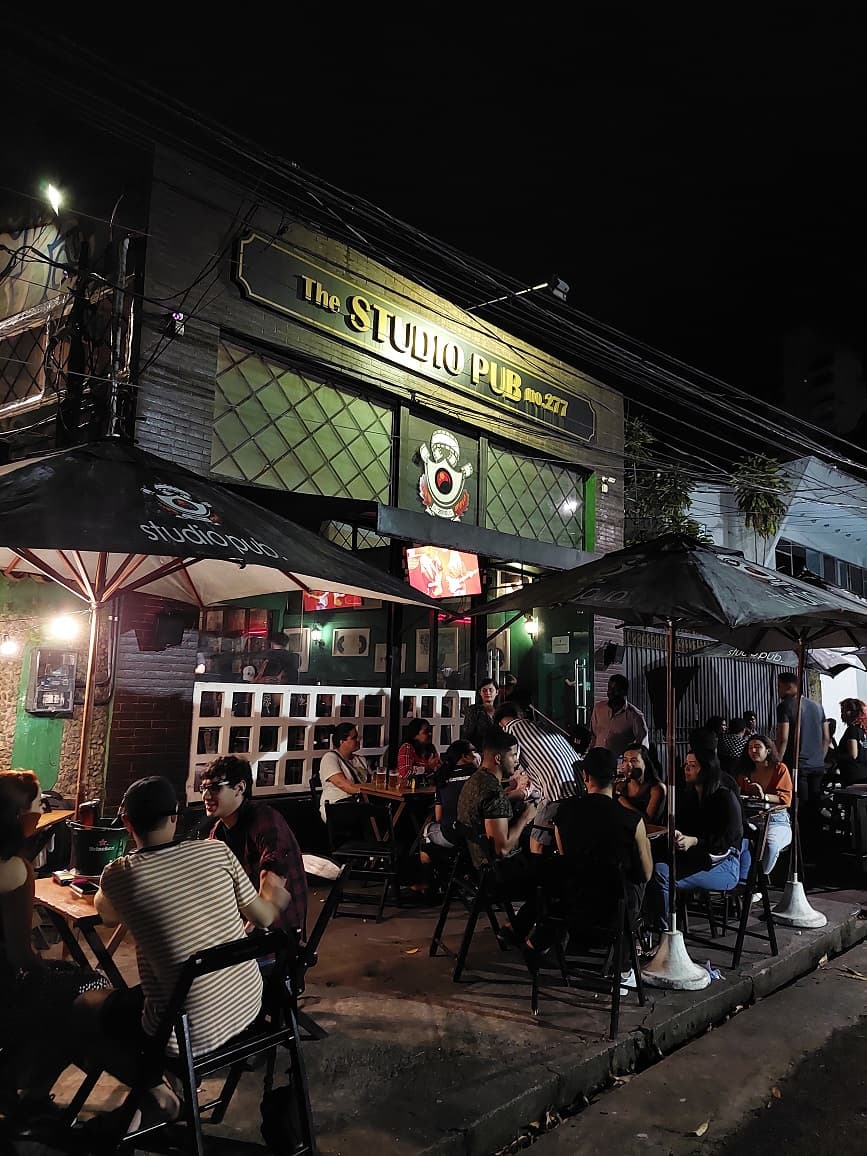 A nossa unidade matriz, inaugurada em 2010, atende a todos os gostos do universo Rock and Roll, com shows, música ao vivo, karaokê e um cardápio que dispensa comentários. 

LIVE a Real Rock Experience with us!

*Funcionamento com cardápio a la carte
