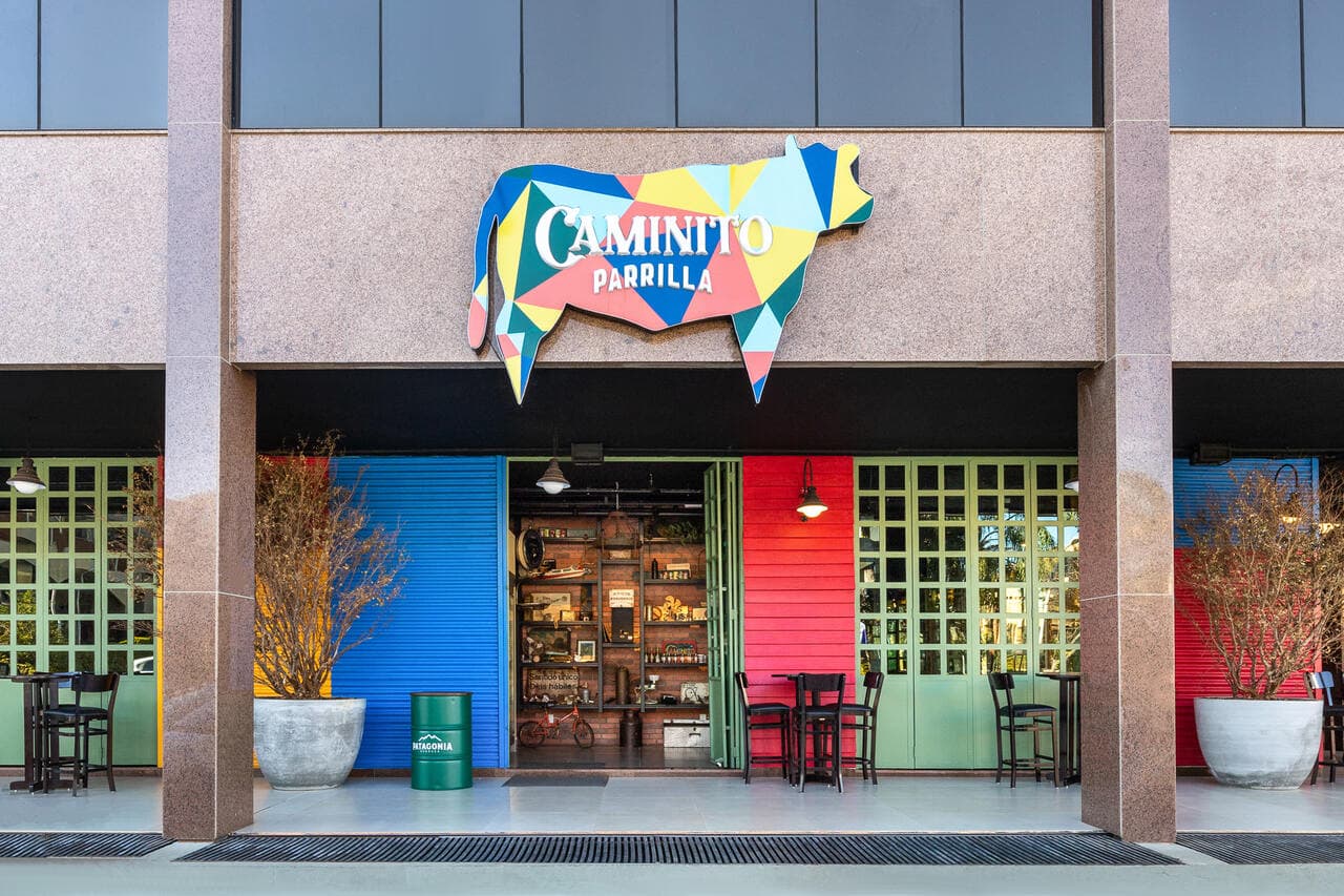O projeto arquitetônico do Caminito foi inspirado na rua-museu, atração turística no bairro de La Boca, em Buenos Aires. Quando você visita nossa parrilla, te transportamos para a capital da Argentina pelo ambiente e pelo sabor.  


*As reservas possuem 15 minutos de tolerância
*As reservas para o mesmo dia são agendadas com até 1 h antes da abertura da casa.
