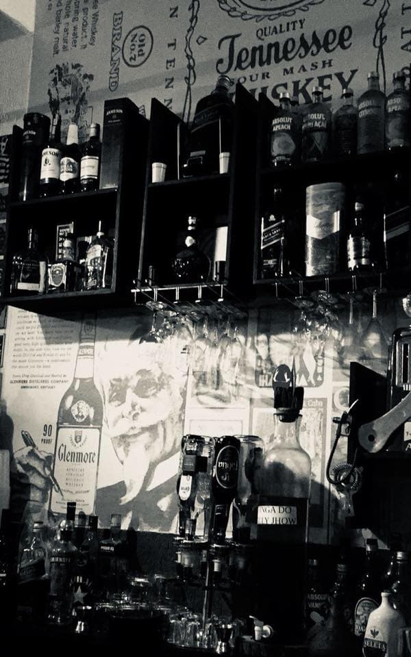 Choperia e Pizzaria Ambiente Familiar com música ao vivo aos fins de semana.