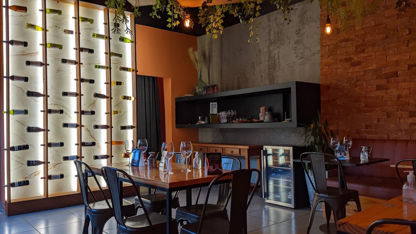 Somos a Jose´s Pizza.
Nossa pizzas são individuais de longa fermentação, estilo napolitana. Temos uma carta exclusiva de vinhos totalmente fora da rota. Entre os rótulos, você pode encontrar vinhos orgânicos e biodinâmicos.
Estamos anexo ao Btt. Burger, em uma entrada lateral!