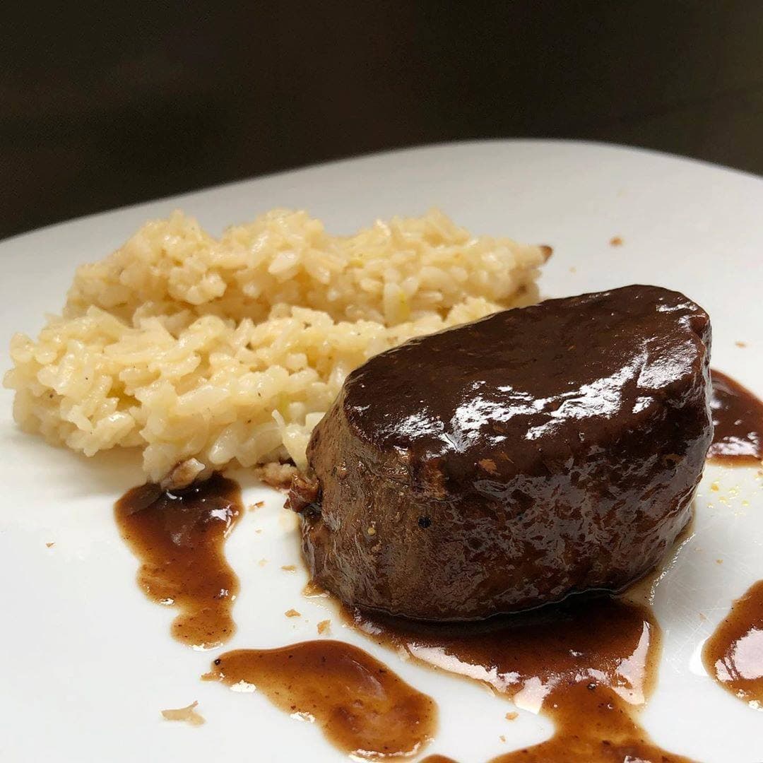 Gastronomia criativa e contemporânea em uma casinha histórica e aconchegante.
