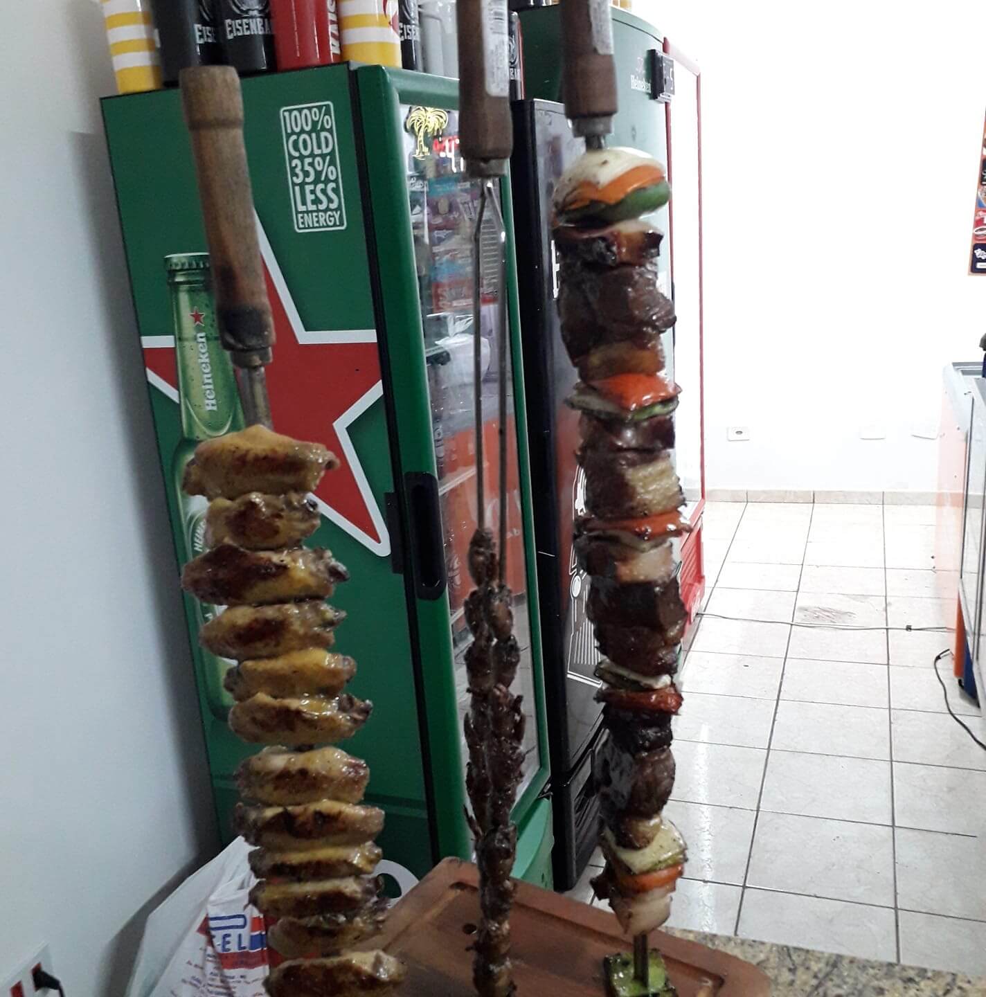 Casual, bom para ir em grupo.