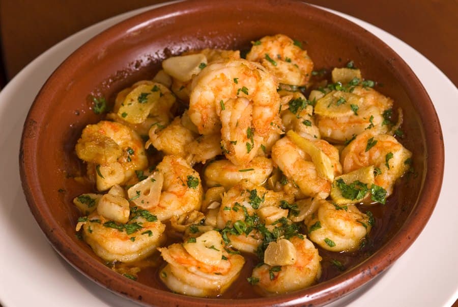 Pastéis, cuscuz paulista, casquinhas de siri, chopes, drinques e mais, em ambiente aconchegante e familiar.