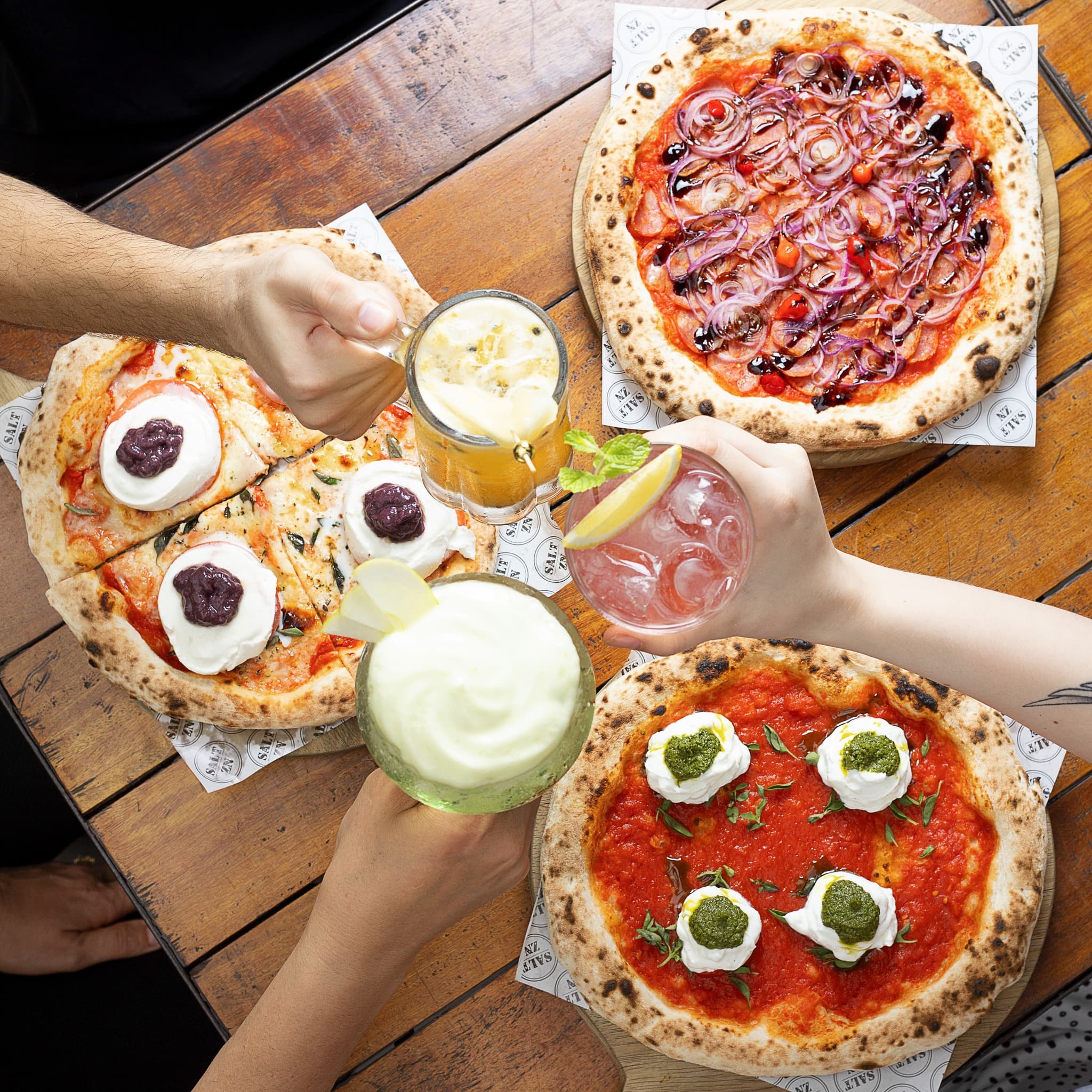 Entradinhas, sanduíches e pizzas napoletanas!
Drinks, vinhos, cervejas e chopp!