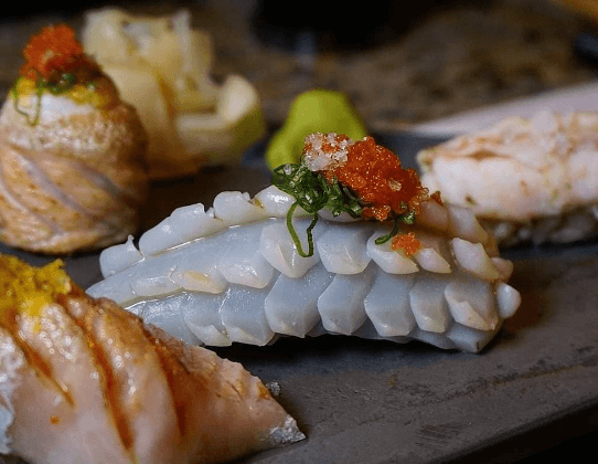 Comandado pelo Chef Douglas Morinaga, o Ken Zushi é um restaurante de culinária japonesa com tendências contemporâneas, mas em sua essência o tradicional se mantem vital!