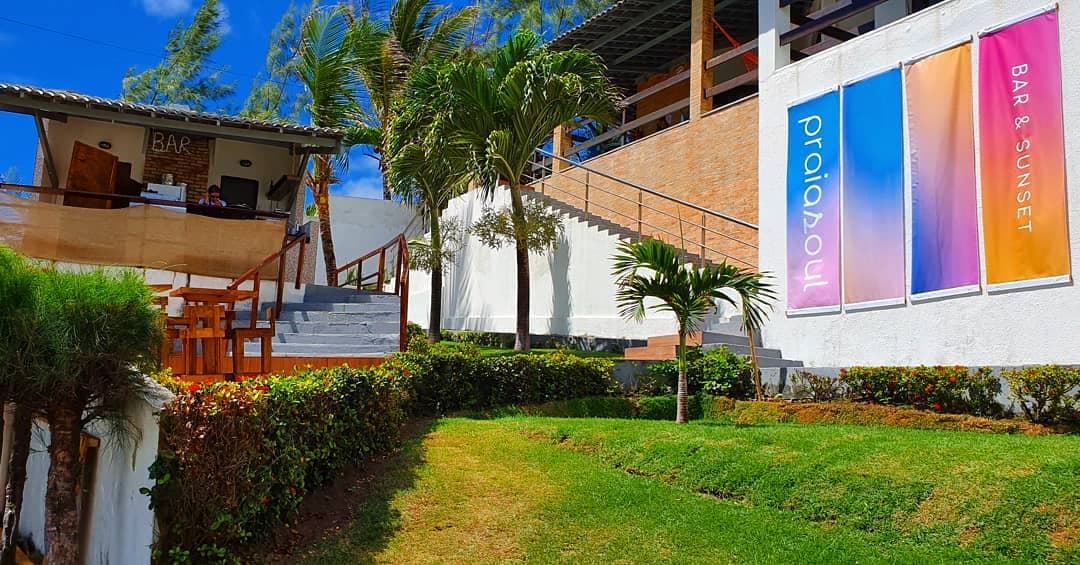 Espaço com visual incrível, ótima estrutura, opções requintadas de bebidas e comidas leves, serviço afetuoso, práticas sustentáveis e muita música boa! Venham conosco viver essa experiência diferenciada no lindo Litoral Sul da Paraíba.