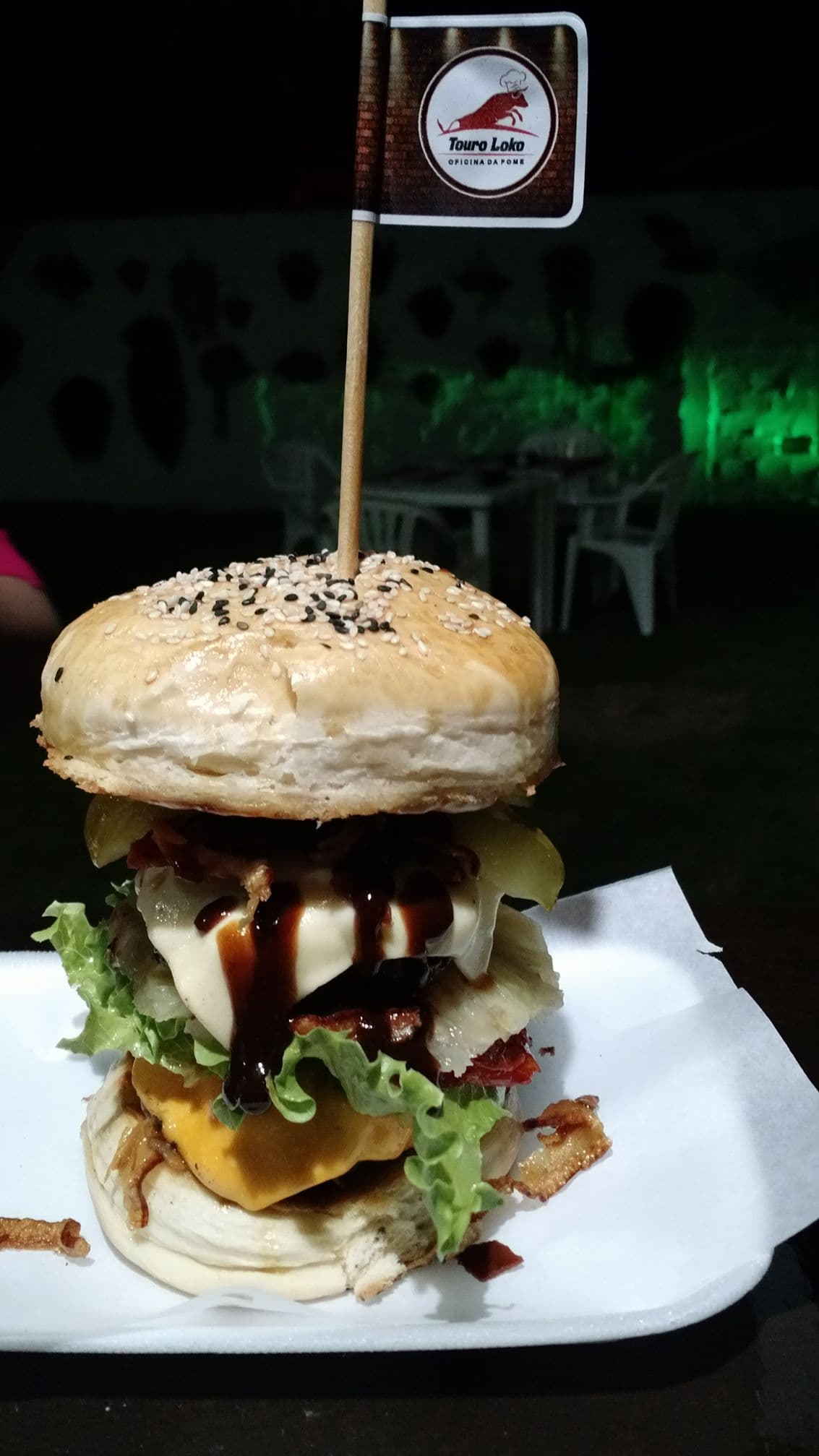 Pratos para happy hour · Comida tarde da noite · Mesas externas