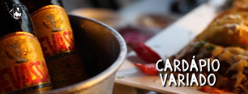 Comidinhas típicas de boteco em ambiente aconchegante de tijolo aparente com grande variedade de cervejas.