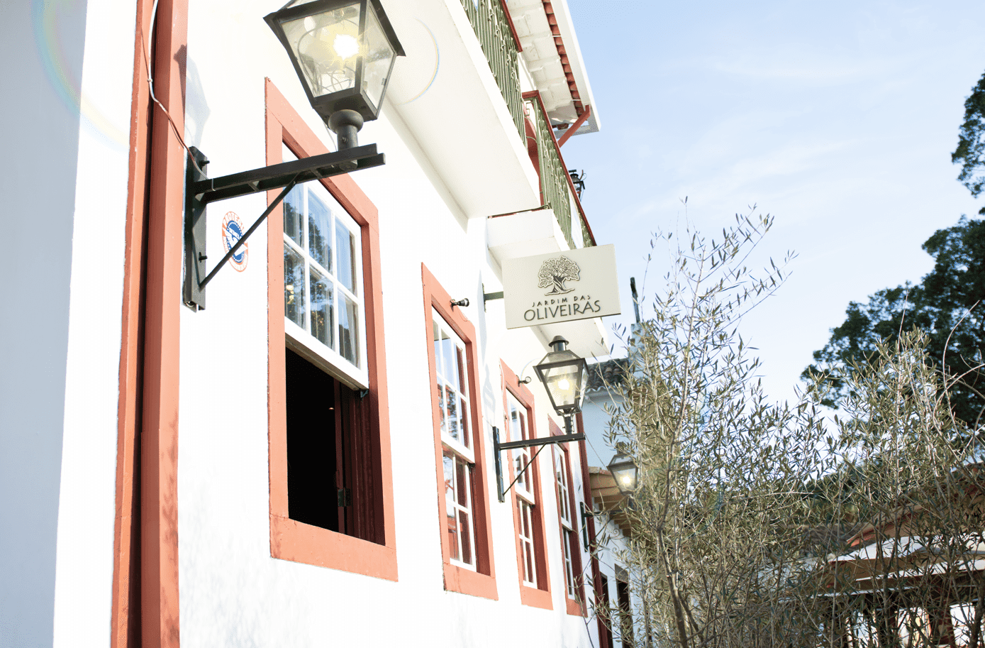 Somos um restaurante de Gastronomia elevada, drinks, vinhos e @stellaartois. Realizamos eventos e  pré-weddings em nosso Espaço Jardim!