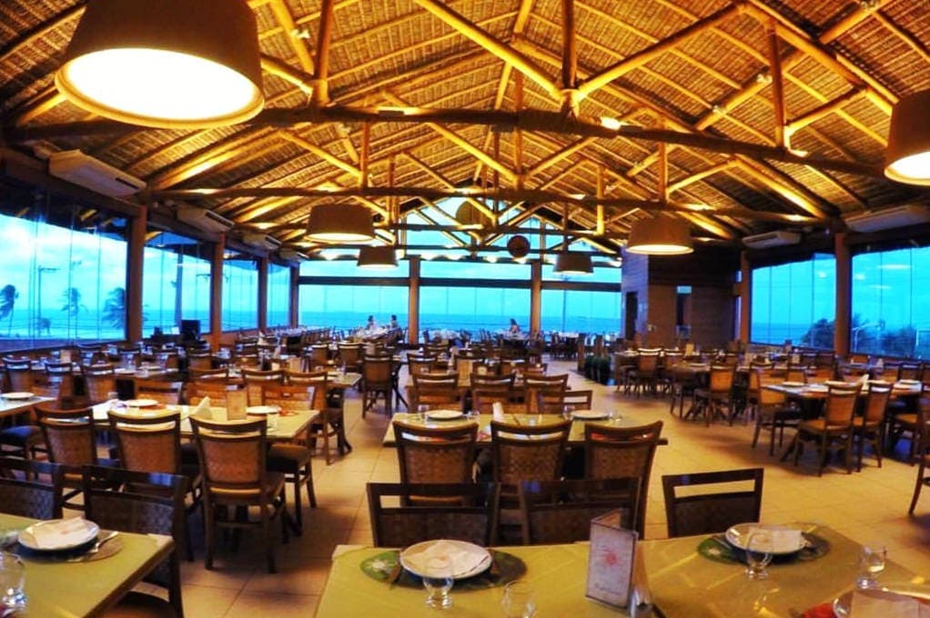 Desde a sua fundação, em novembro de 1994, na cidade de São Luís, o Restaurante Cabana do Sol tem a sua história focada no respeito ao cliente e amor pelo que faz.
No Restaurante Cabana do Sol, localizado em São Luís e Imperatriz, você pode saborear pratos da cozinha brasileira com destaque especial para a deliciosa culinária maranhense como a carne de sol do norte, o arroz de cabrito, o capote, a galinha da terra e o peixe frito com arroz de cuxá. O Guia Quatro Rodas elegeu, o Cabana do Sol como um dos melhores do país.
