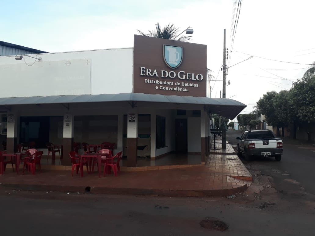Casual, bom para ir em grupo.