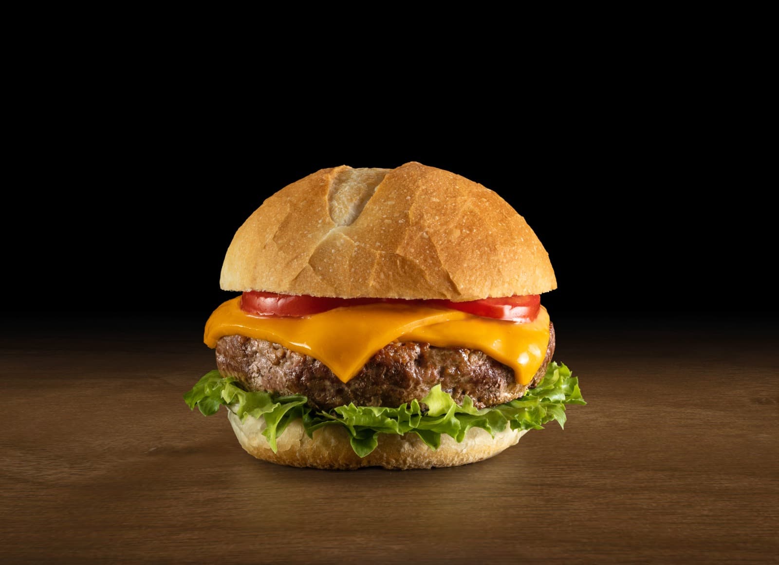 O Madero Steak House oferece um serviço completo em um ambiente perfeito para qualquer ocasião, seja para negócios, encontrar os amigos ou reunir a família. 

O cardápio criativo conta com ampla variedade de pratos, incluindo entradas, saladas, sanduíches, carnes grelhadas, massas de primeira linha com o cardápio “Legno Ristorante Italiano”, e sobremesas especiais que proporcionam uma experiência única aos nossos clientes. 

Além disso o restaurante oferece opções vegetarianas, veganas e saudáveis assinadas pelo Chef Junior Durski.