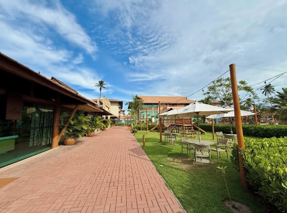 Toscana Cucina & Caffè é um restaurante italiano localizado na Villa Muro Alto, que combina a autenticidade italiana com experiência de um café sofisticado. Aberto para café da manhã, almoço e jantar, oferece um ambiente acolhedor e sabores que transportam diretamente para Itália.