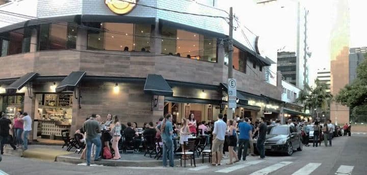 Rangos Bar é um restaurante e um bar ao mesmo, onde você pode ter almoço bom e bem caprichado.