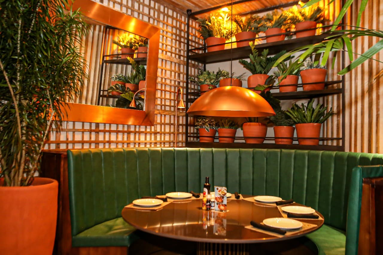 O Camarada Camarão é um restaurante informal, rústico e elegante, decorado com lembranças do mar que inaugurou sua primeira operação em dezembro de 2005. Ele traz a ideia de um restaurante com decoração moderna, rústica, regional e que remete às lembranças do mar, oferecendo pratos fartos, saborosos e criativos . Sendo a 7° inauguração da rede, o Camarada Camarão Salvador Shopping, em Salvador, inaugurou em 29 de Outubro de 2019.