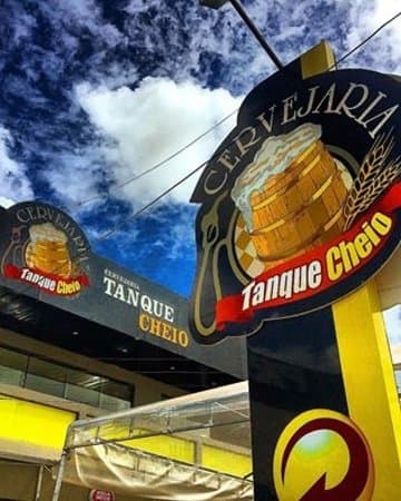 Chopes, drinques e petiscos, em espaço rústico com shows de música ao vivo, incluindo forró, sertanejo e funk.