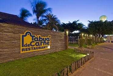 O Tábua de Carne Restaurante deu início às suas atividades no dia 03.11.1990, na cidade de João Pessoa, PB. Tudo começou devido ao fechamento do Paraiban (Banco do Estado da Paraíba) e diante do desemprego das três sócias, surgiu a ideia de abrir um restaurante. Devido à tradição de Picuí-PB (cidade natal dos sócios) em comida regional, mais especificamente na famosa carne de sol, optou-se por um restaurante regional, especializado na culinária nordestina, com destaque para a carne de sol. Após algumas conversas, e uma viagem ao interior de Pernambuco, surgiu a ideia de servir a carne em outro local que não fosse as tradicionais travessas que os outros restaurantes de carne de sol já serviam, surgiu a idéia de servir numa tábua, e assim essa nova forma de servir também influenciaria no nome do restaurante, que se chamaria Tábua de Carne.