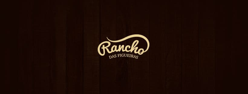 O Rancho das Figueiras nasceu da idéia de unir o clima de Bar (Drinks, petiscos e descontração)  com a animação, a música ao vivo e o agito da Balada. Pensando nisso, a sua decoração é toda de madeira, com ambientes rústicos, deixando um clima aconchegante aos clientes.
A casa possui palco para shows, que já trouxe grandes nomes da música, área vip, pista de dança e bar interno.
Porções deliciosas, coquetéis, drinks personalizados e atendimento por garçons e barmans deixam você se sentir a vontade.
Nossa programação é sertanejo dançante e animado que agita a galera tanto no acústico quanto na balada. Isso faz do clima descontraído o sucesso que é a nossa Casinha de Madeira.
Traga seus amigos e venha curtir com a nossa família Rancho das Figueiras" 
Sejam bem vindos (a) a nossa humilde residência!!!