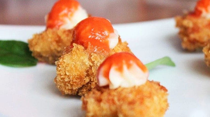 Restaurante japonês e chinês informal com opções vegetarianas e cervejas importadas em menu contemporâneo.