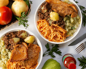 A culinária caseira no buffet de pratos repostos com frequência e sobremesas, em espaço despretensioso.
