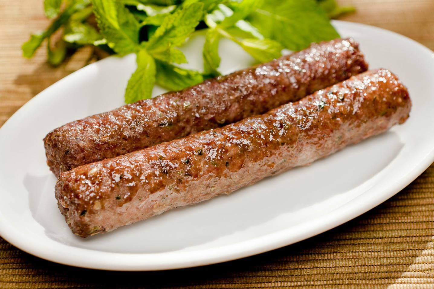 Pastéis, aperitivos, cervejas e picanha na chapa, em ambiente descontraído para happy hour e comemorações.