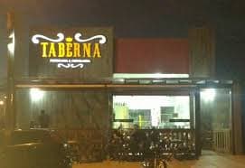 Taberna clássica tradicional e comida especial.