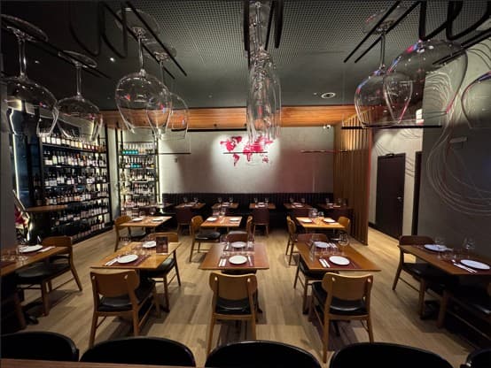 Reservas de eventos e aniversários, chamar nossa equipe no WhatsApp.
🍷: Nossas reservas vão até 19h00, com 30 minutos de tolerância. Para todos os convidados também.
Após esse horário, você pode vir sem reserva, conforme disponibilidade 😉
Funcionamos das 18h às 23h.
Vino! Rondonópolis Descubra o melhor de restaurantes em Rondonópolis no Vino! Nossa adega oferece +200 rótulos nacionais e importados para degustação e compra. Delicie-se com a autêntica culinária italiana artesanal em nosso charmoso restaurante italiano: massas frescas, risotos cremosos e queijos selecionados. Desfrute de música ao vivo em happy hours animados, jantares românticos e eventos especiais inesquecíveis. Localizado em Rondonópolis-MT, na Dom Pedro II, 407, Vila Aurora I.