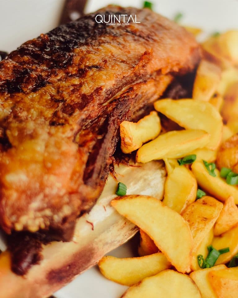 Restaurante que traz o melhor das cozinhas de Pernambuco e de Minas Gerais em um ambiente informal e aconchegante