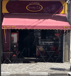 Tradicional lanchonete de bairro, onde servem o famoso PF.