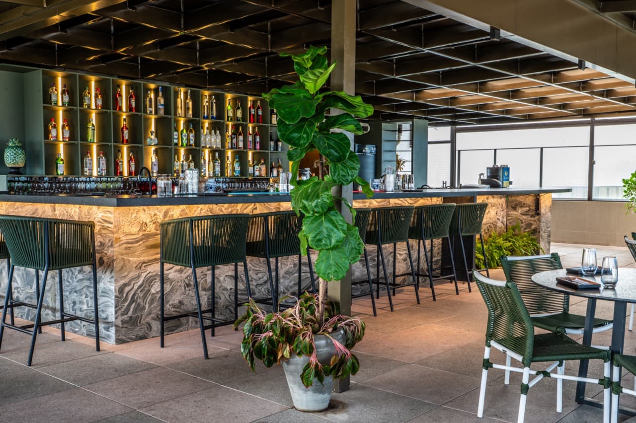 Restaurante de culinária portuguesa e espanhola no topo do Hotel Oceana Atlântico, em João Pessoa.