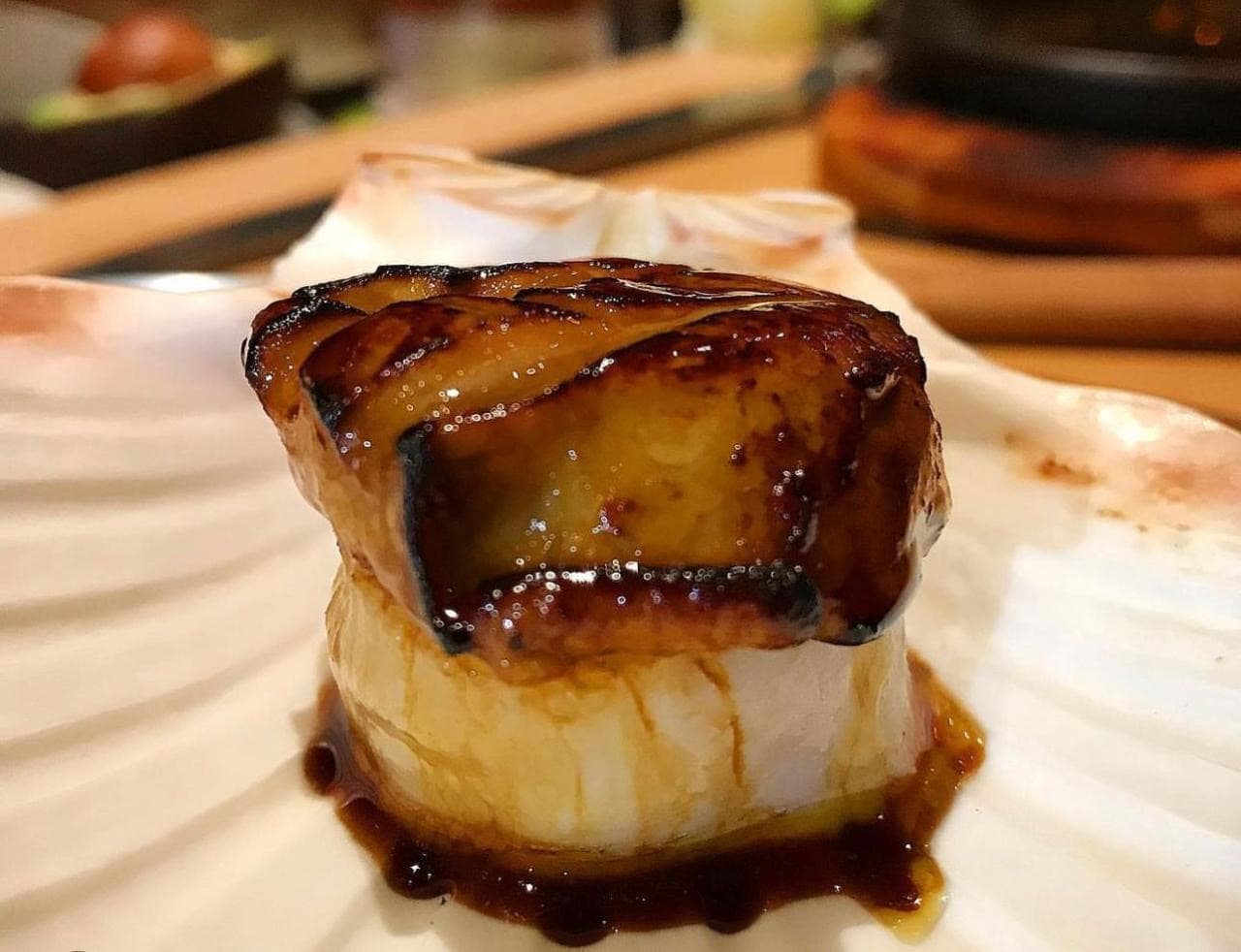 Um cardápio cuidadosamente elaborado, conciliando o tradicional e o contemporâneo é ponto principal de uma das casas mais inovadoras de São Paulo. O restaurante Geiko-San atrai cada vez mais pessoas, contando com o melhor da culinária japonesa em um ambiente envolvente e dono de uma decoração diferenciada.