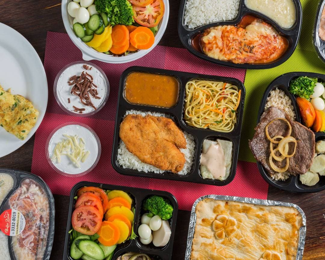 Pratos para happy hour · Comida tarde da noite · Mesas externas