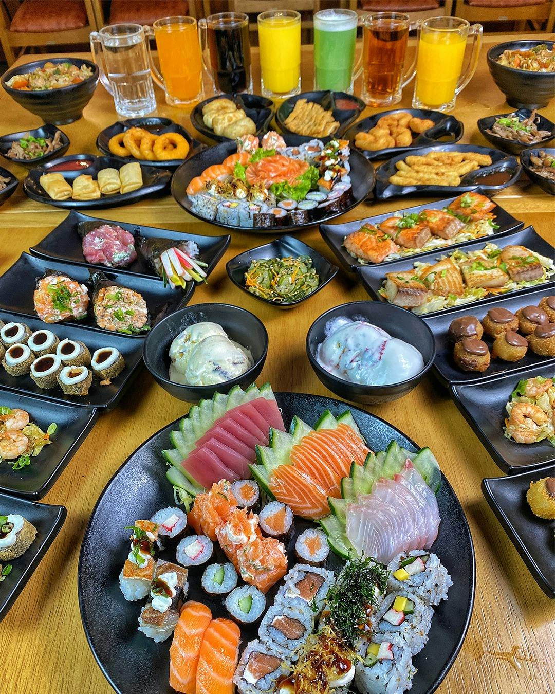 O Nakato Sushi é reconhecido por ser um dos Melhores Rodízios Japoneses de São Paulo. Apresentamos o melhor da culinária japonesa, com opção de rodízio completo e a “la carte”, com um amplo leque de opções em pratos quentes e frios.